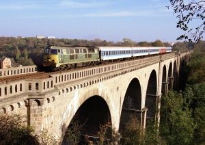 Mit der Bahn  kann man schöne Reisen machen.   Foto: epd 