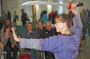 Foto Michael Matejka Vorführung auf der inviva 2014: Taichisäbel mit Annette Maul 